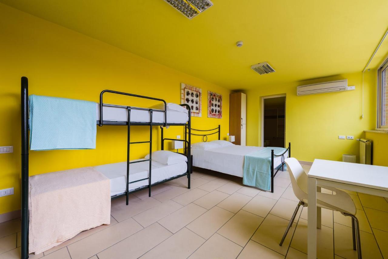 Eliopoli Beach Hostel & Restaurant Tirrenia Extérieur photo